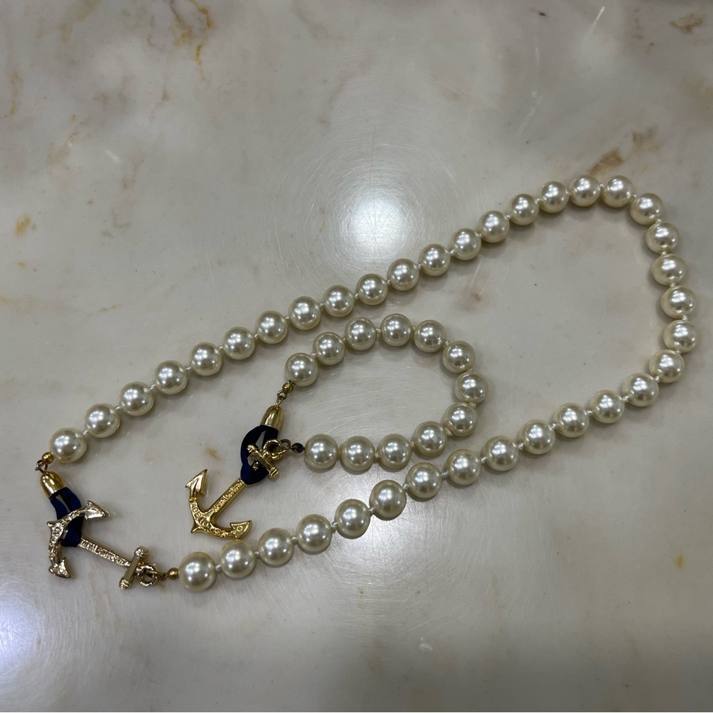 Elegant Pearl Necklace with Gold Accents
